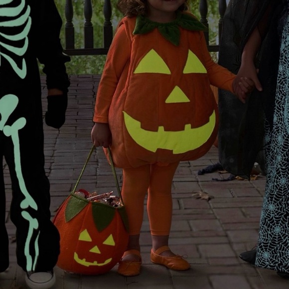 Pottery Barn kids - pumpkin Glow in the dark - Picture 6 of 10